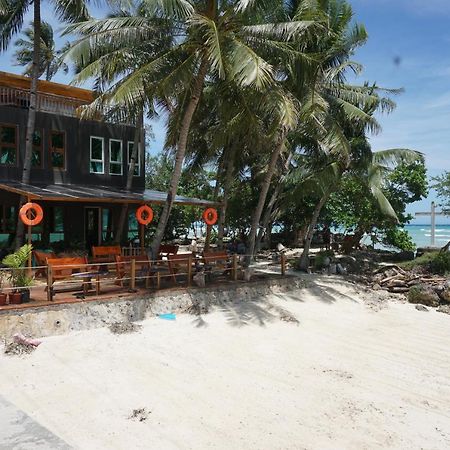 L Cafe Restobar & Lyn'S Guest House San Juan  Exterior foto