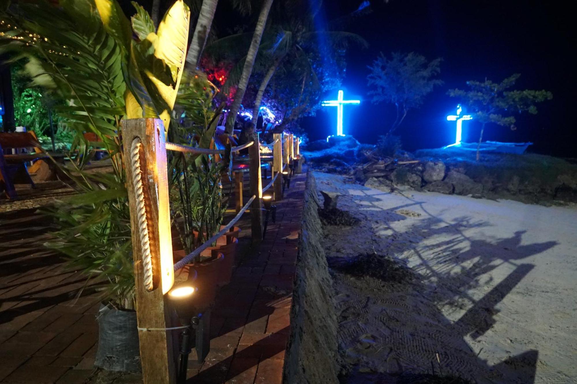 L Cafe Restobar & Lyn'S Guest House San Juan  Exterior foto